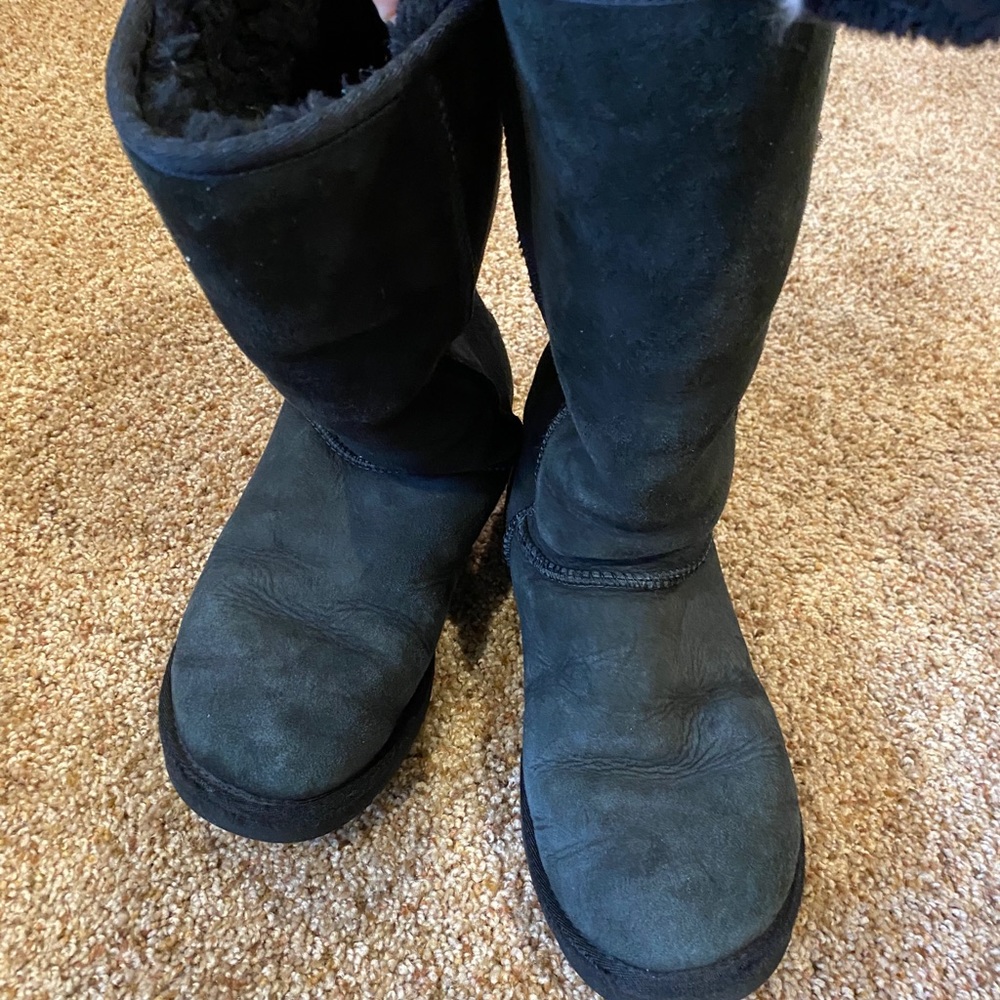 Black Ugg’s size 8